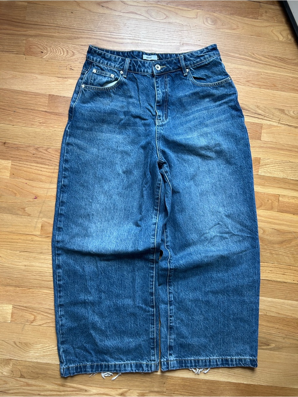 Vintage-Inspired Blue Denim Wide-Leg Jeans